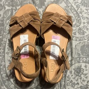 Tan chunky UGG sandal